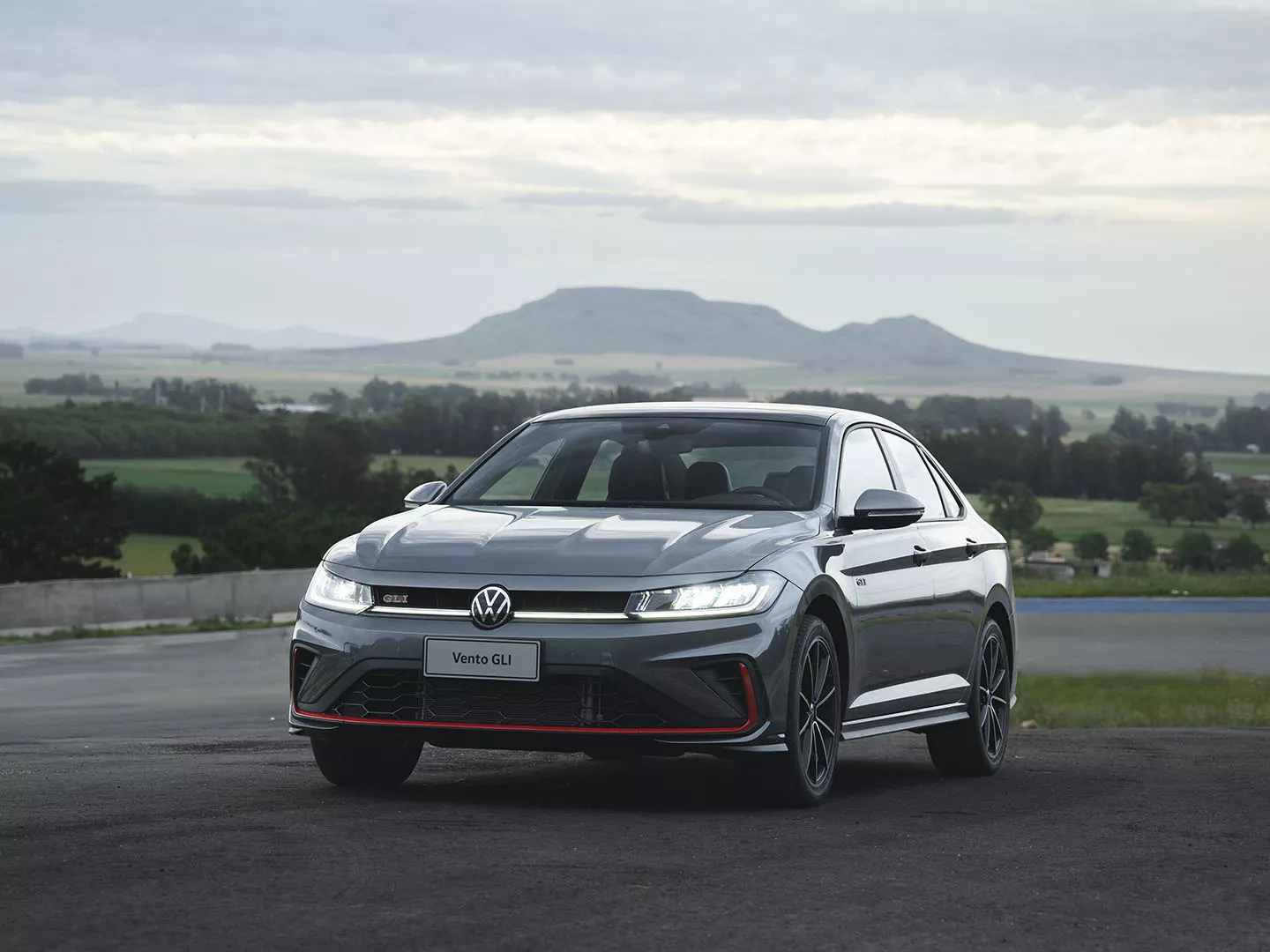 Volkswagen Vento GLI - foto 1