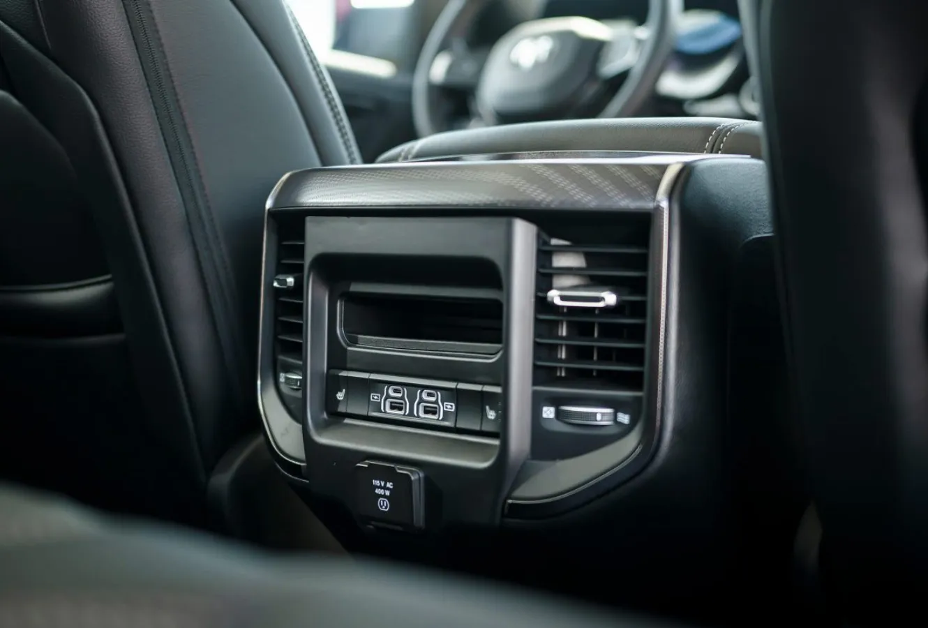 RAM 1500 Laramie Night Edition - foto 4