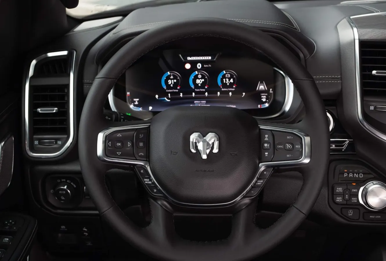 RAM 1500 Laramie Night Edition - foto 6