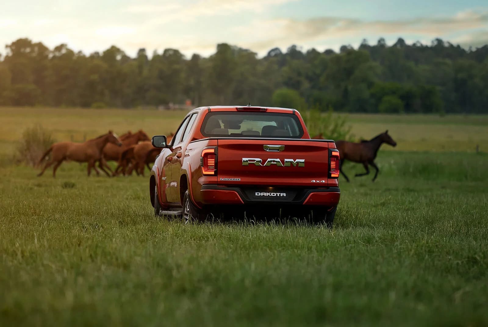 RAM Dakota Laramie Night Edition - foto 6