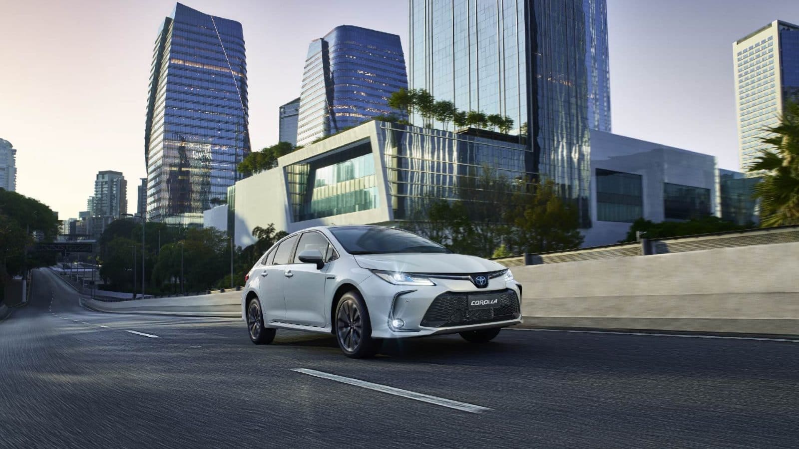 Toyota Corolla Hybrid 1.8 SEG eCVT - foto 1