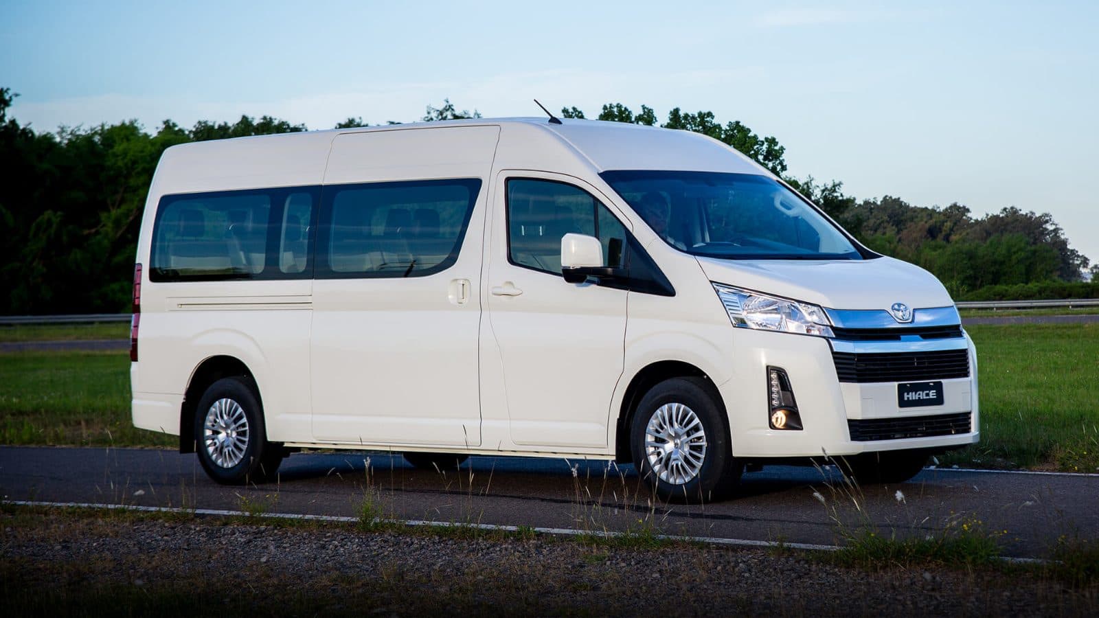 Toyota Hiace Commuter 2.0 TDI 6AT 14A - foto 1
