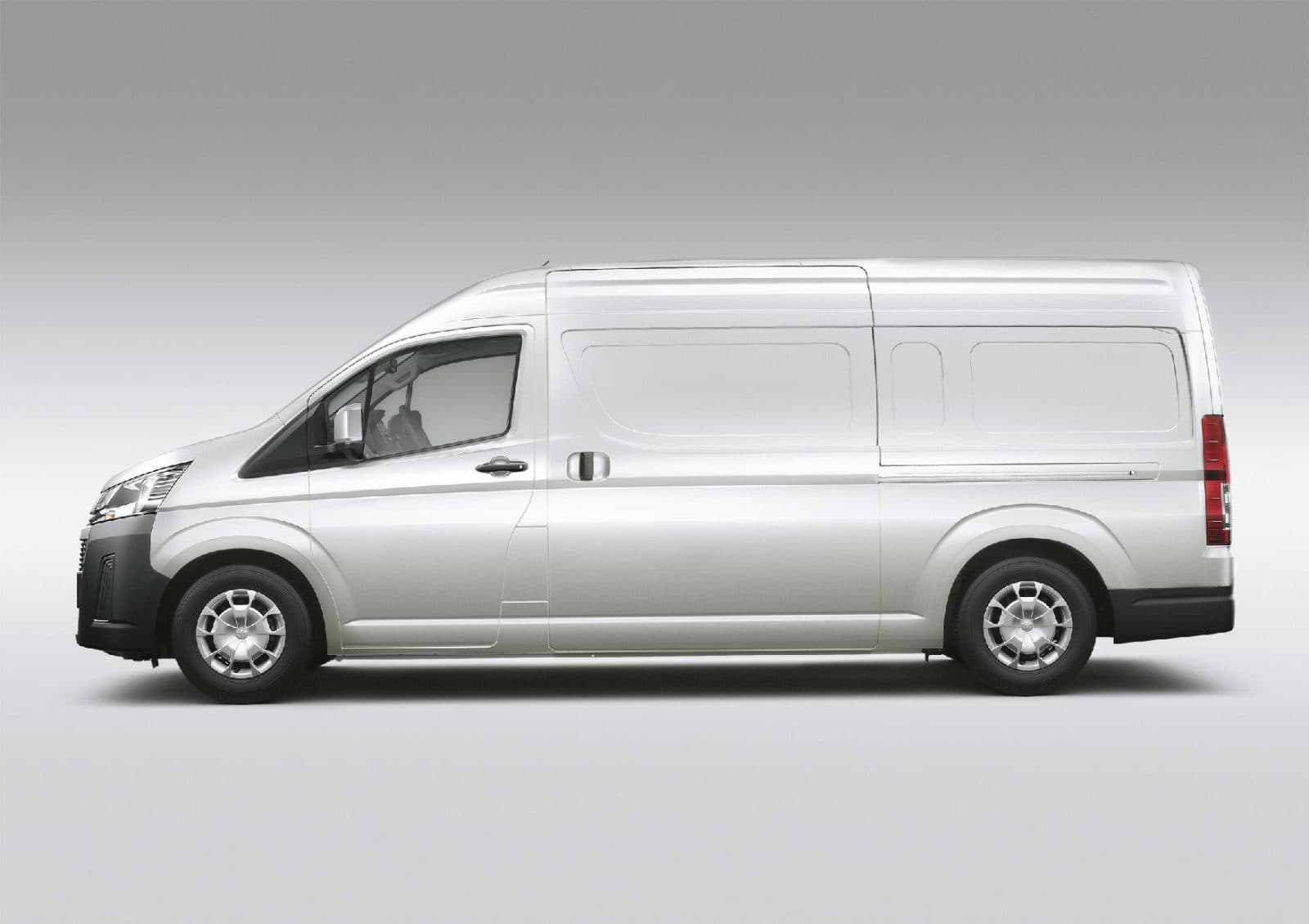 Toyota Hiace Furgón L1H1 2.8 TDI 6AT 3A 4P - foto 2