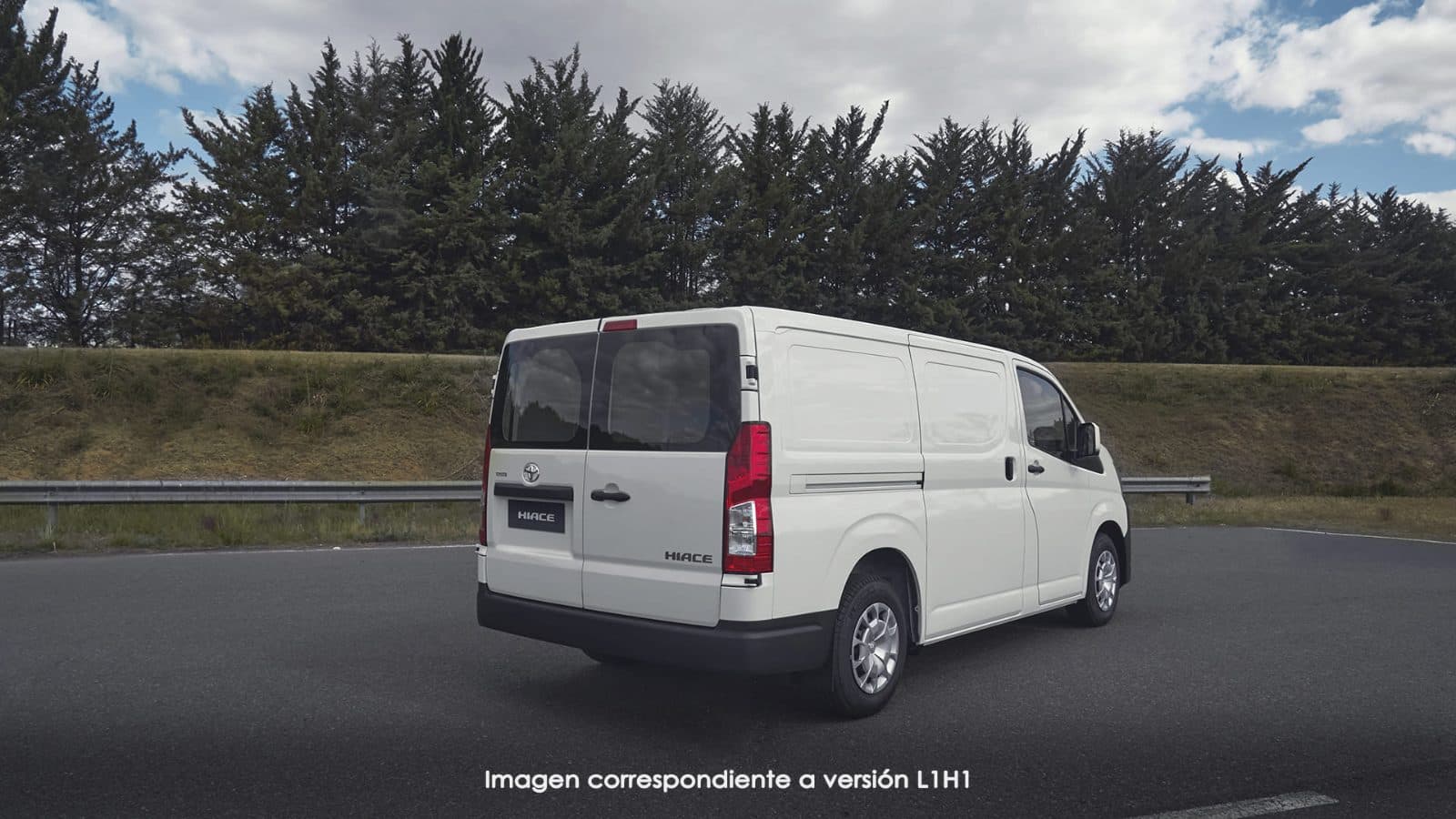 Toyota Hiace Furgón L1H1 2.8 TDI 6AT 3A 4P - foto 3