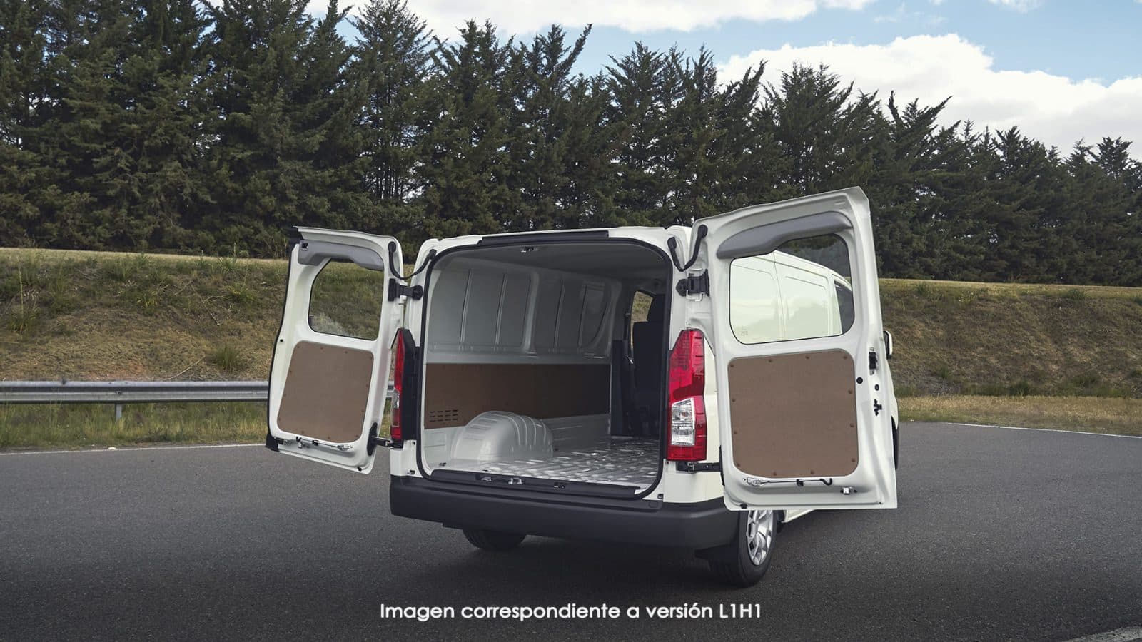 Toyota Hiace Furgón L1H1 2.8 TDI 6AT 3A 4P - foto 4