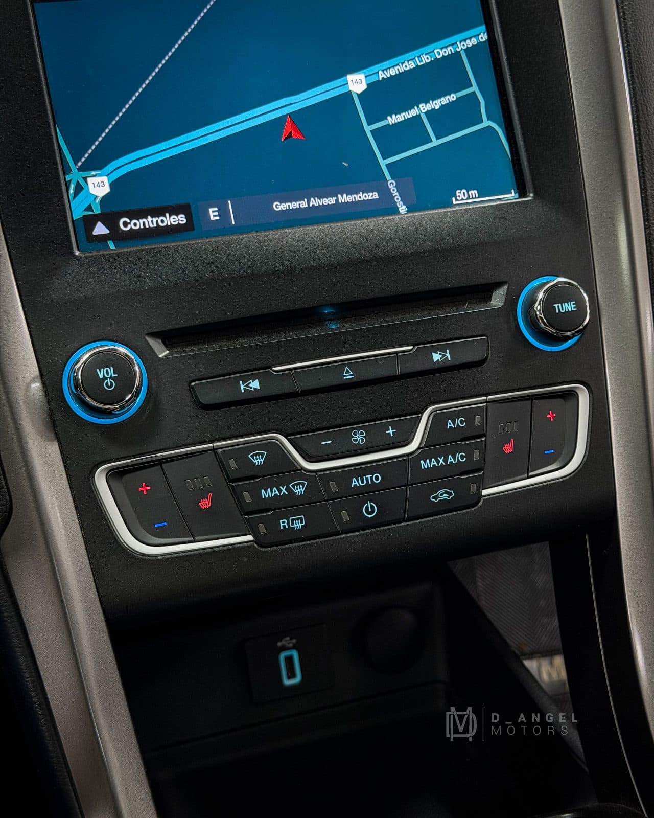 Ford Mondeo - foto 28