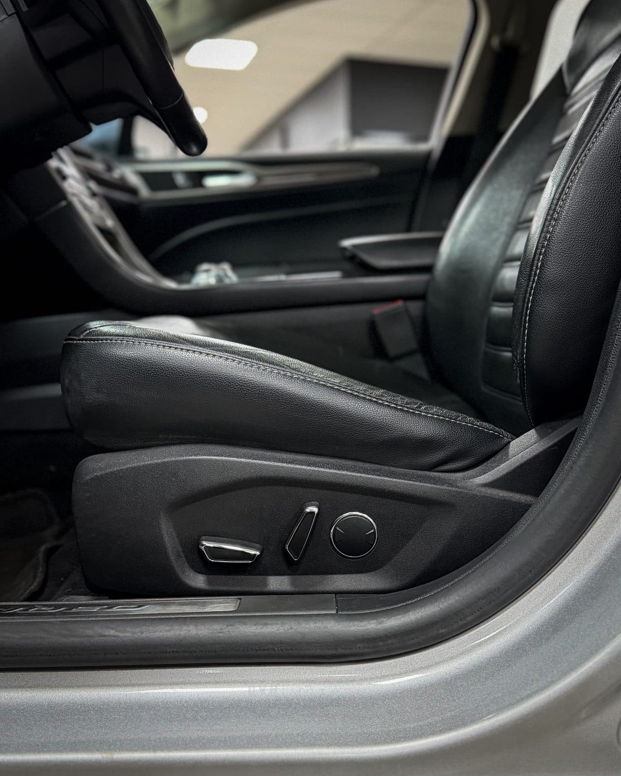 Ford Mondeo - foto 33